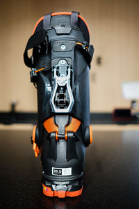 ski touring boots with hoji lever lock system